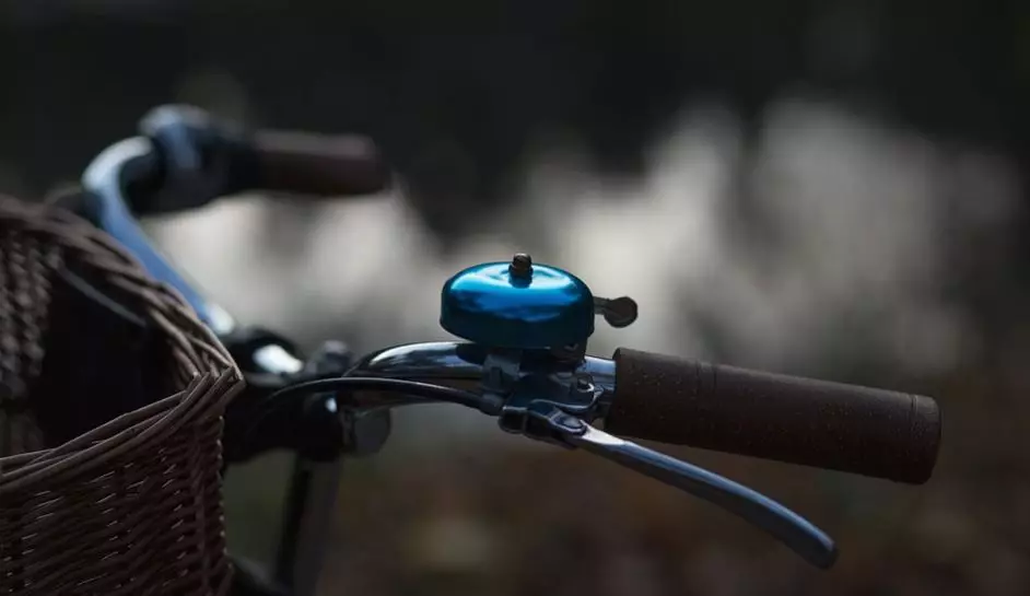 aksesoris penting dipakai bersepeda berbagai sumber