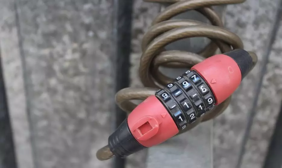 aksesoris penting dipakai bersepeda berbagai sumber