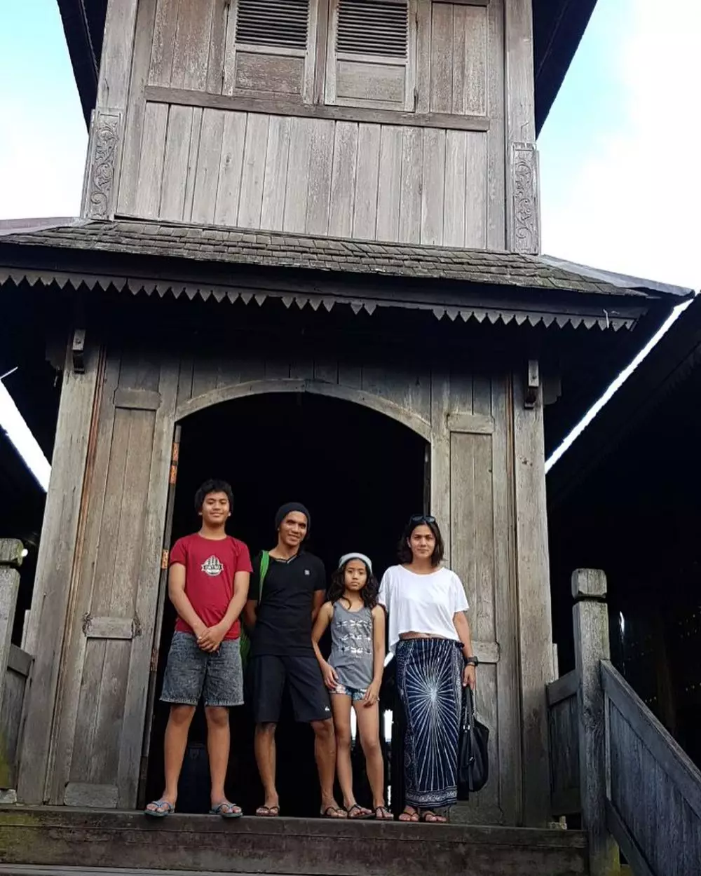 8 potret hangat Kaka Slank dan keluarga Instagram