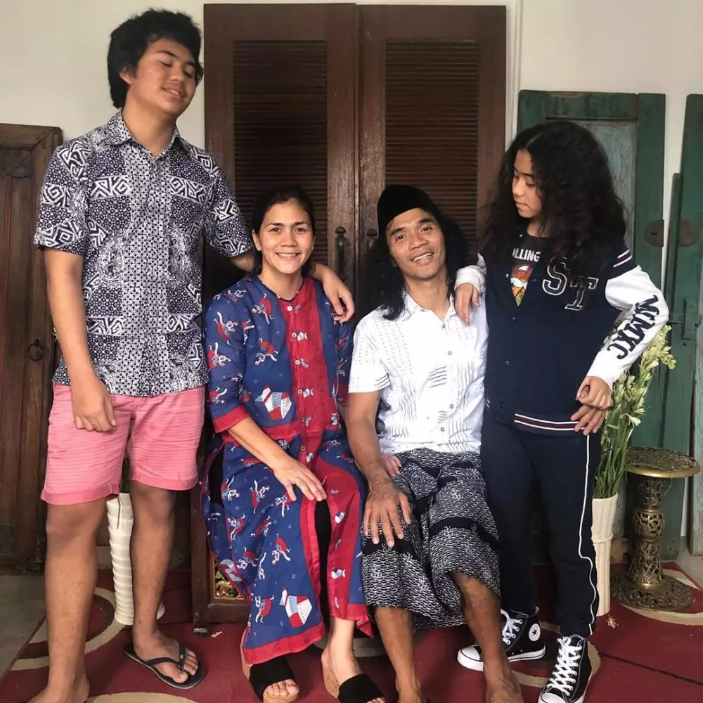 8 potret hangat Kaka Slank dan keluarga Instagram