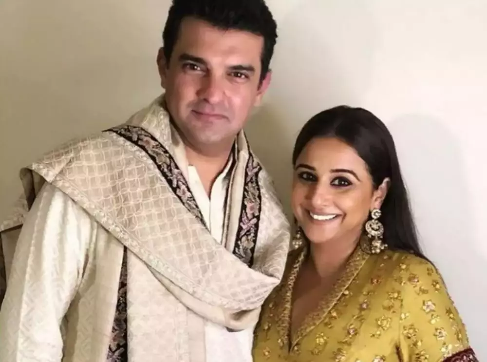 aktris Bollywood menikahi duda berbagai sumber