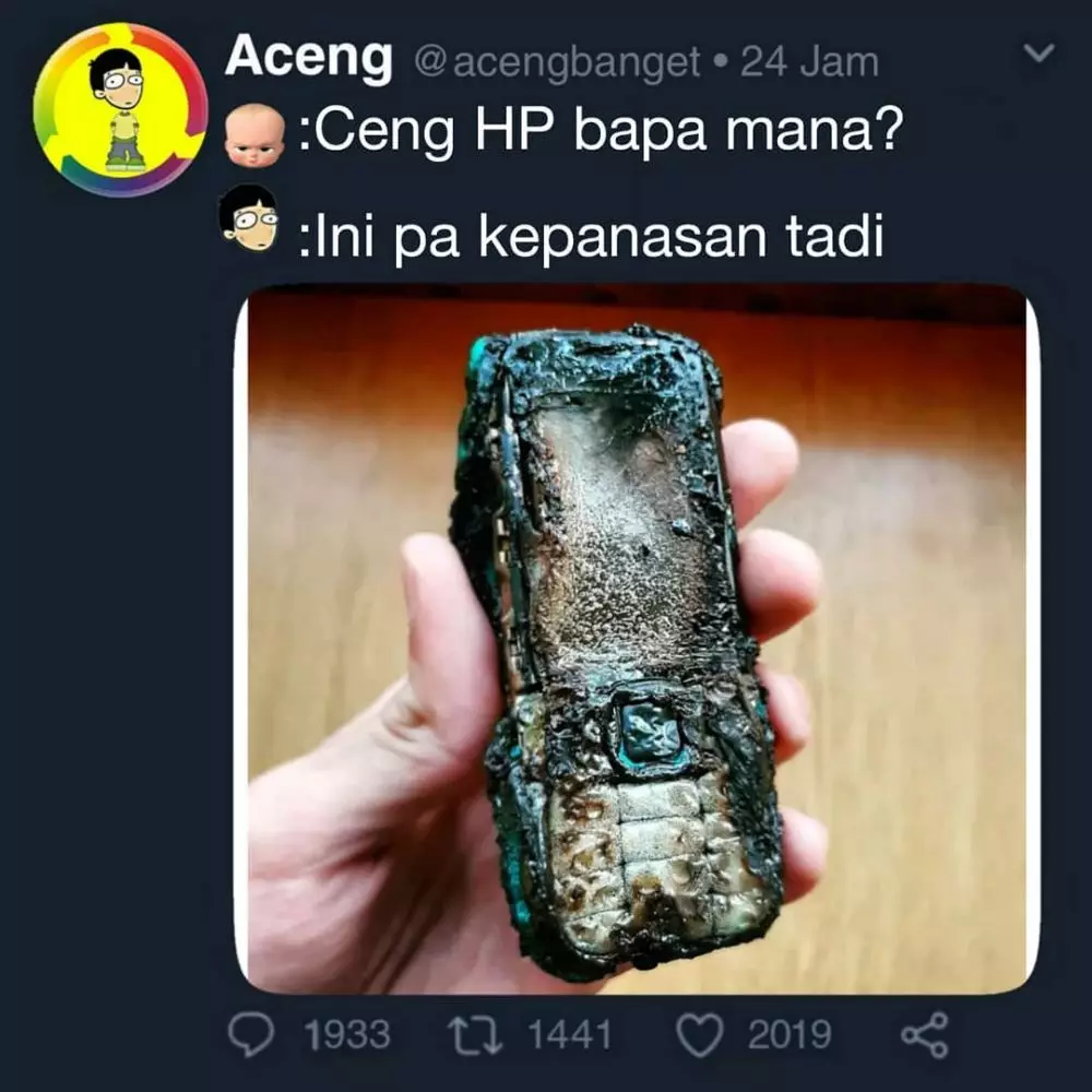 meme lika liku punya HP © 2020 instagram.com