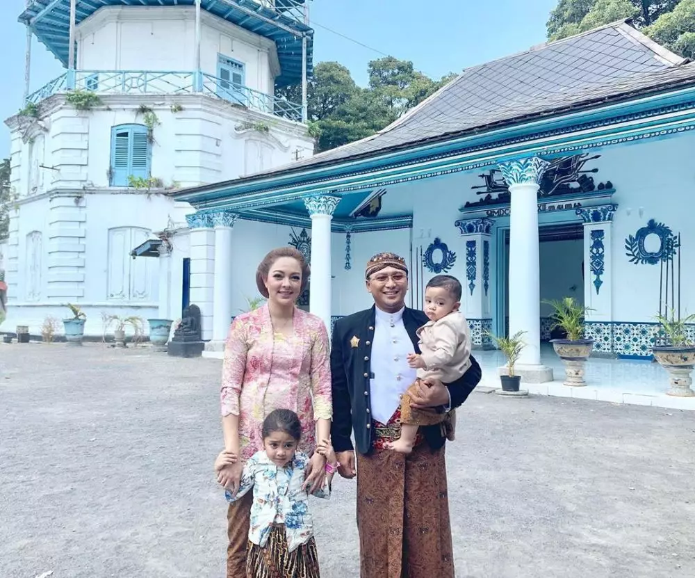Seleb menyandang gelar bangsawan usai nikah  Instagram Seleb menyandang gelar bangsawan usai nikah  Instagram