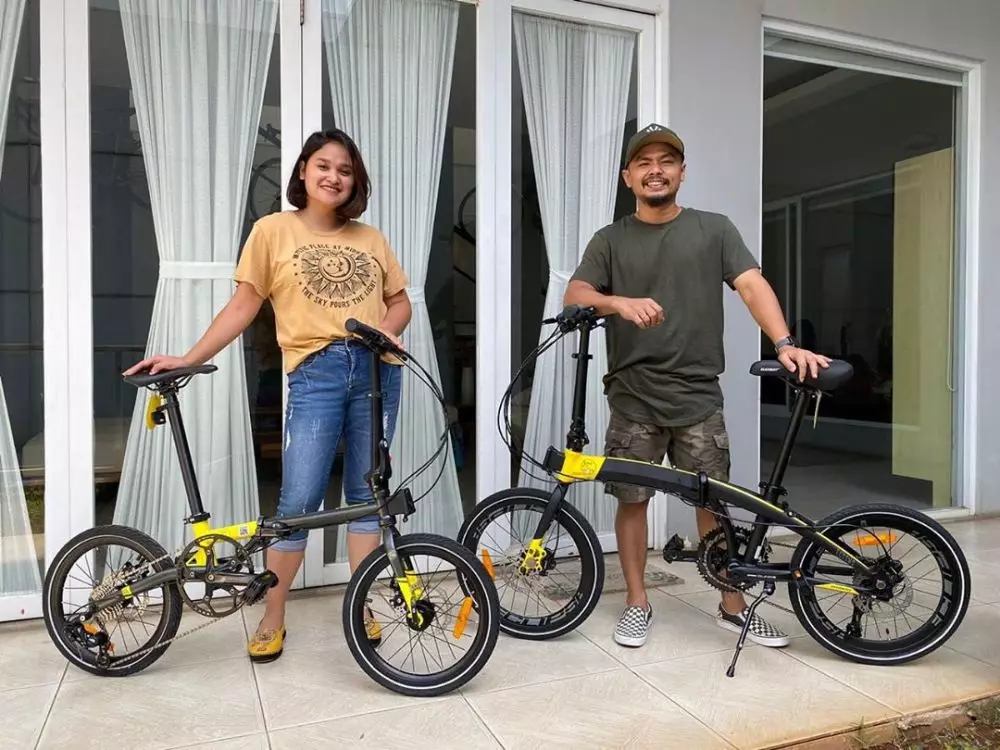 seleb hobi bersepeda dengan pasangan instagram