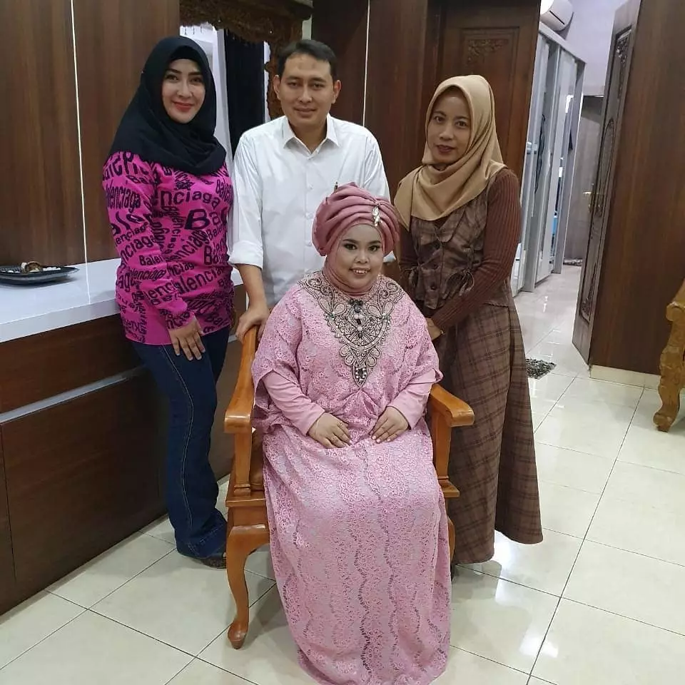 Potret Kekeyi pakai gamis © 2020 brilio.net Potret Kekeyi pakai gamis © 2020 brilio.net