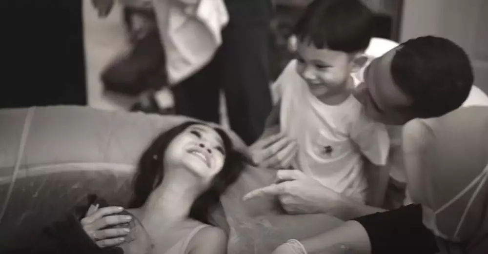 momen melahirkan Andien  YouTube