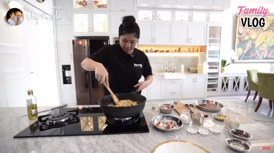 amel putri ussy masak © 2020 brilio.net amel putri ussy masak © 2020 brilio.net