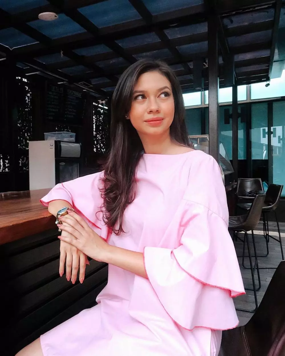 Beda gaya Rachel instagram