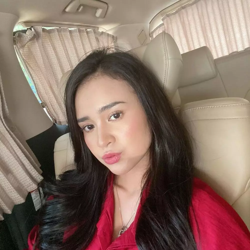 Beda gaya Rachel instagram