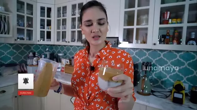 Luna Maya bikin dalgona coffee youtube