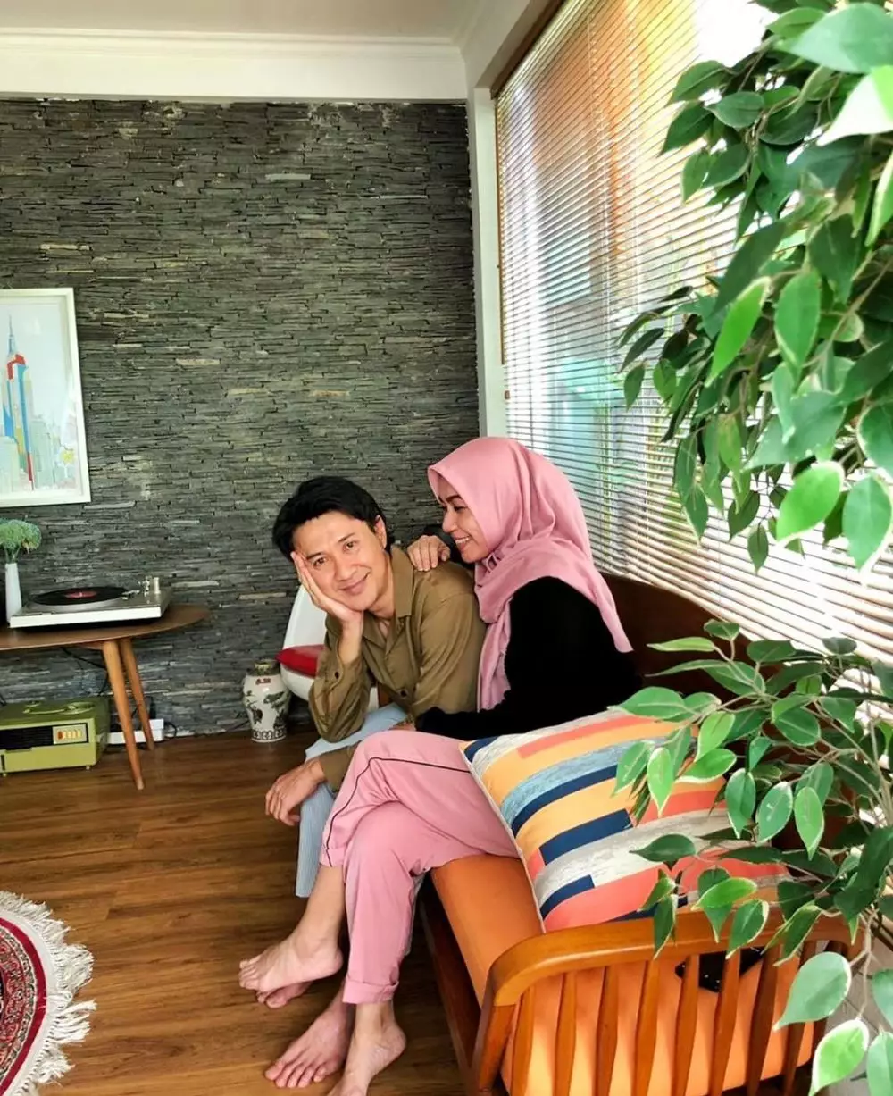 momen manis akum dan istri instagram