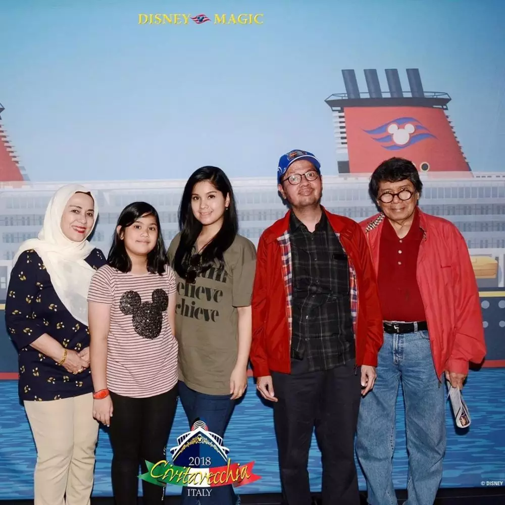 potret annisa pohan dan keluarga instagram