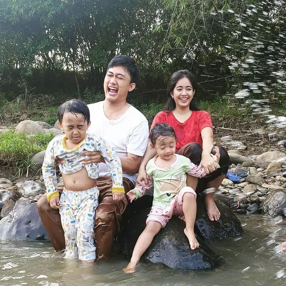 potret harmonis boby tince dan istri instagram