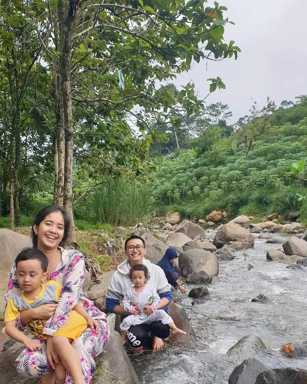 potret harmonis boby tince dan istri instagram