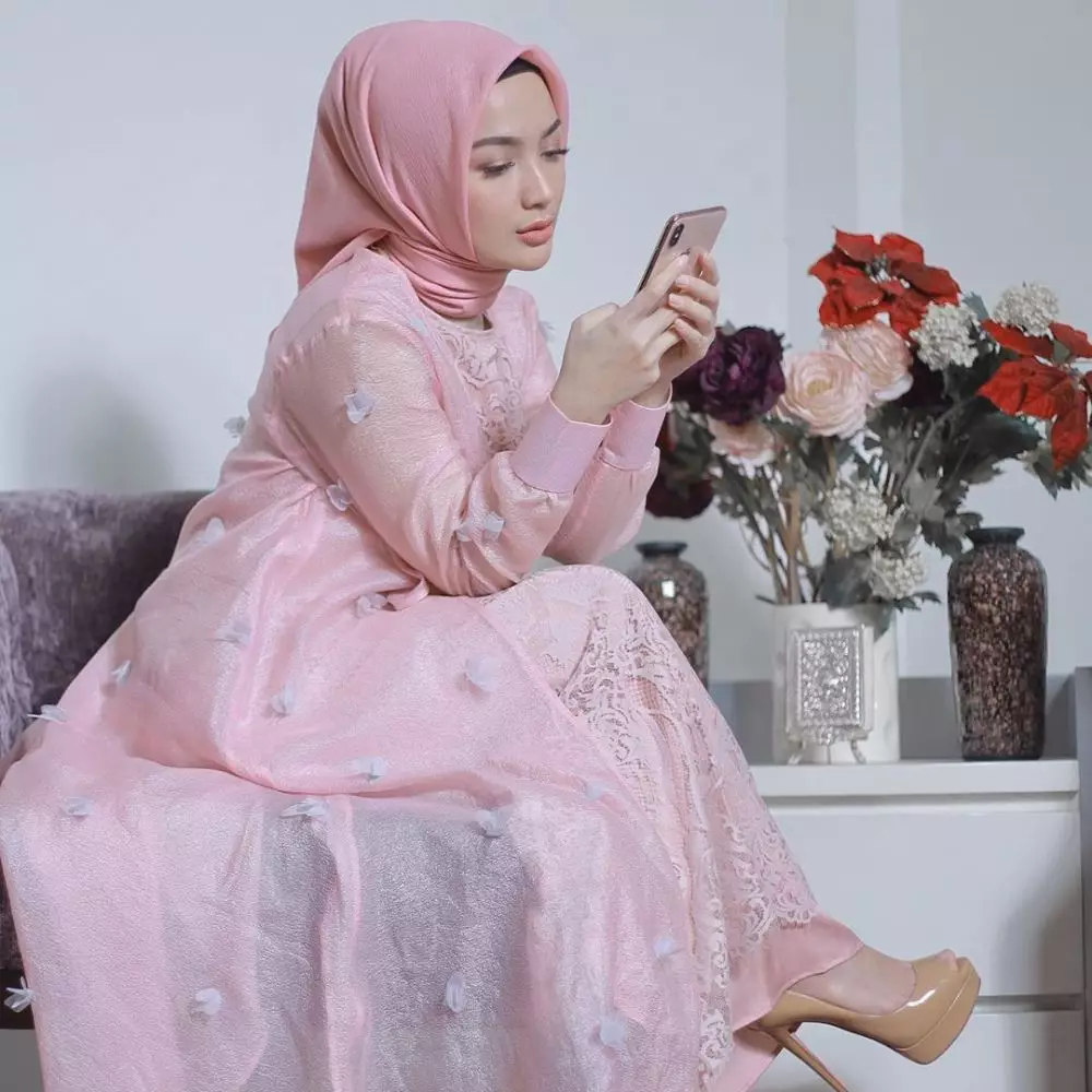 Imel main HP Zaskia instagram 