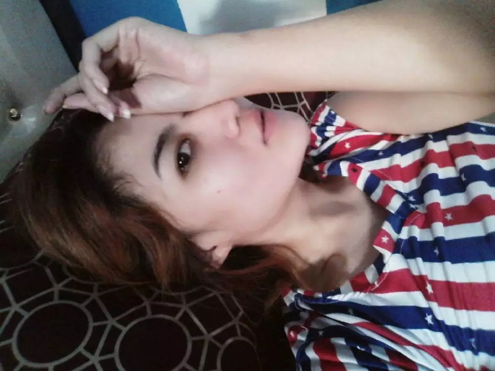 Nella Kharisma muka bantal instagram