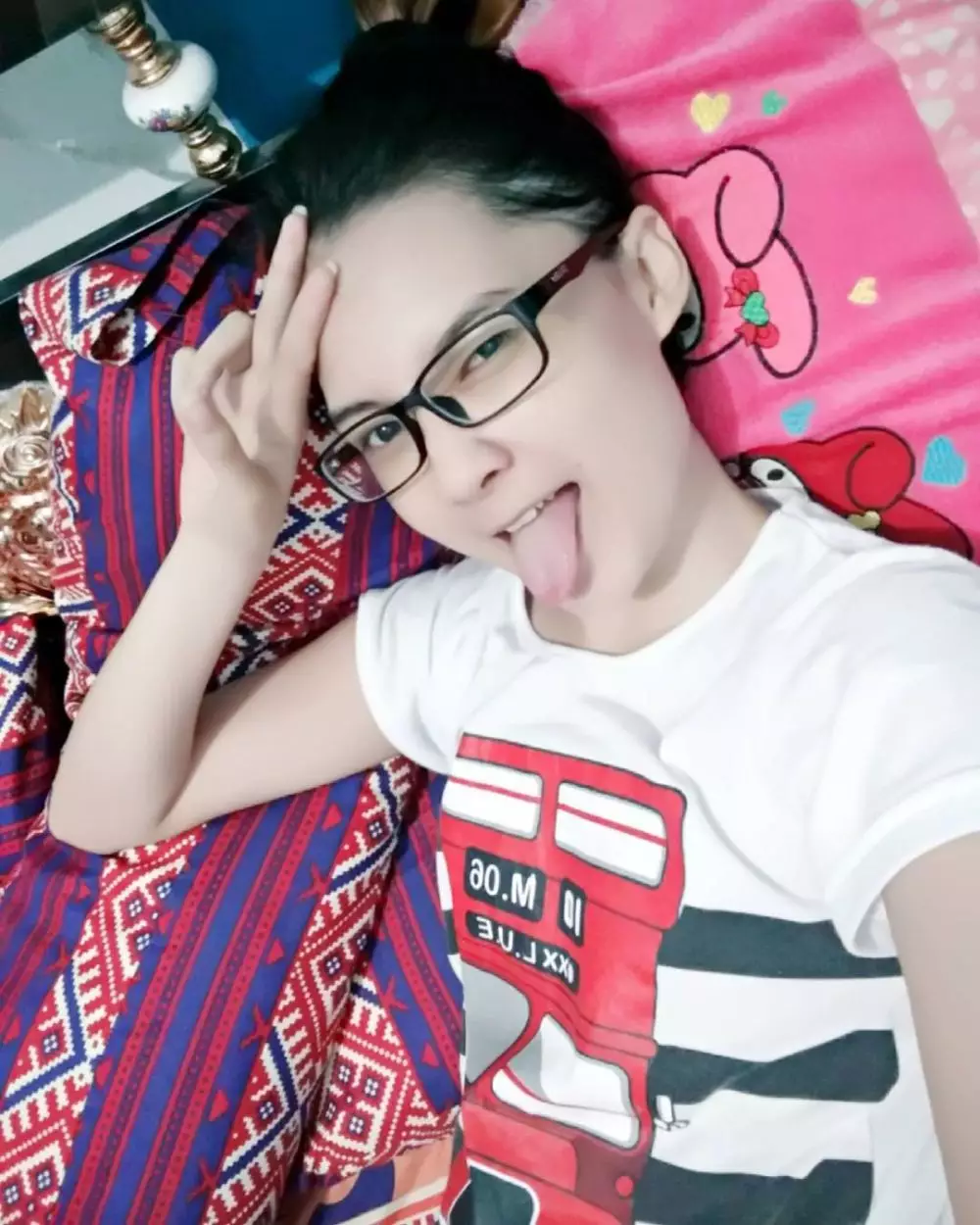 Nella Kharisma muka bantal instagram