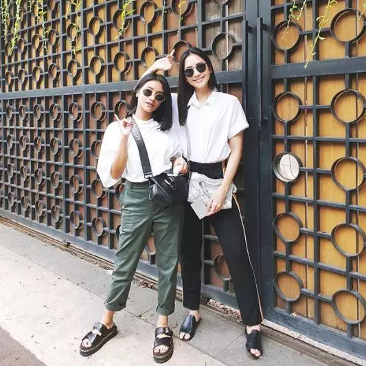 Pesinetron cantik ini dekat dengan anak tiri © 2020 brilio.net Pesinetron cantik ini dekat dengan anak tiri © 2020 brilio.net