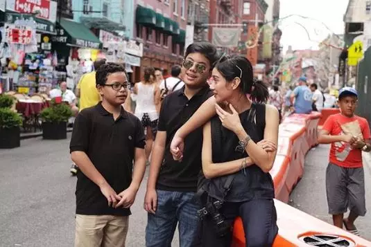 Pesinetron cantik ini dekat dengan anak tiri © 2020 brilio.net Pesinetron cantik ini dekat dengan anak tiri © 2020 brilio.net