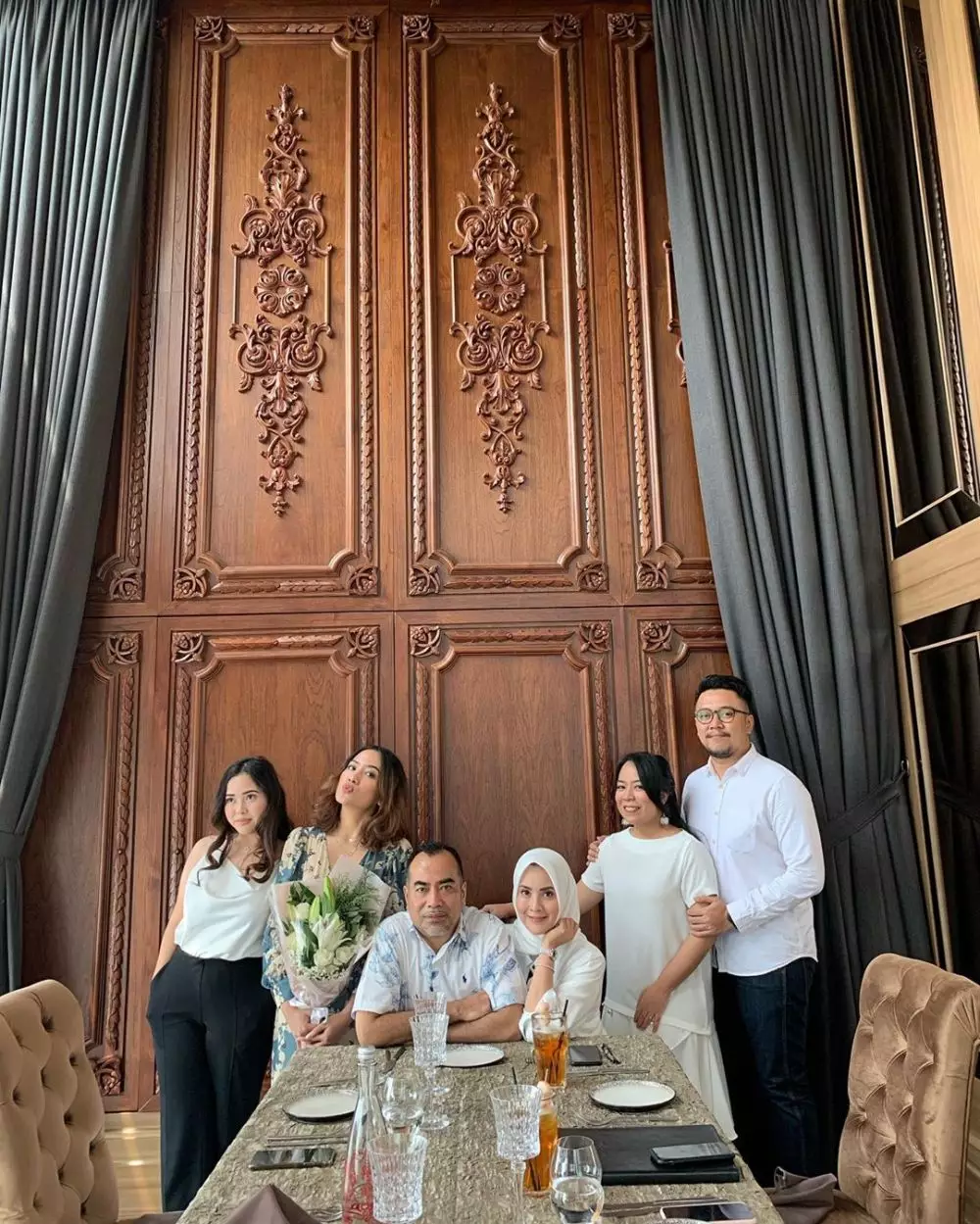 Pesinetron cantik ini dekat dengan anak tiri © 2020 brilio.net Pesinetron cantik ini dekat dengan anak tiri © 2020 brilio.net