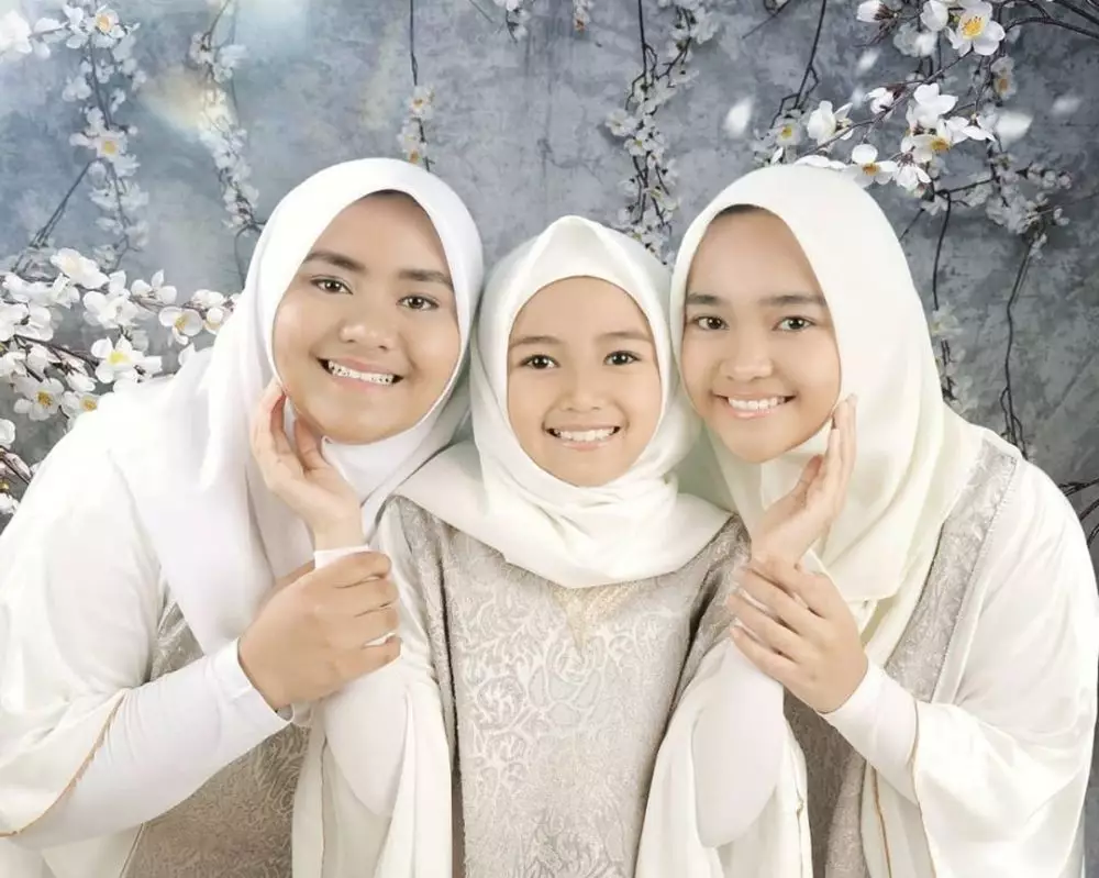 Iyeth Bustami dan tiga putri instagram Iyeth Bustami dan tiga putri instagram