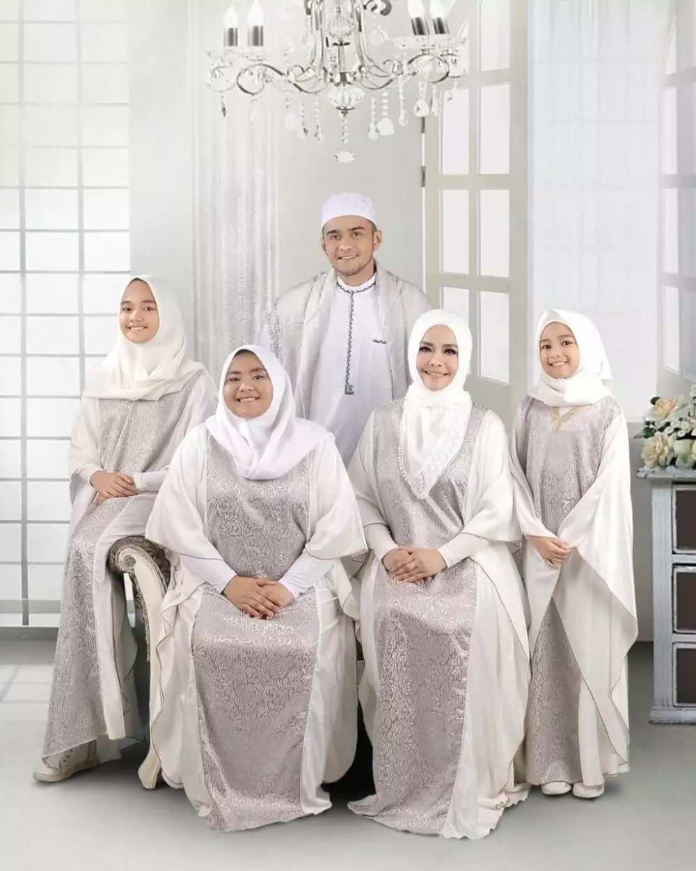 Iyeth Bustami dan tiga putri instagram Iyeth Bustami dan tiga putri instagram