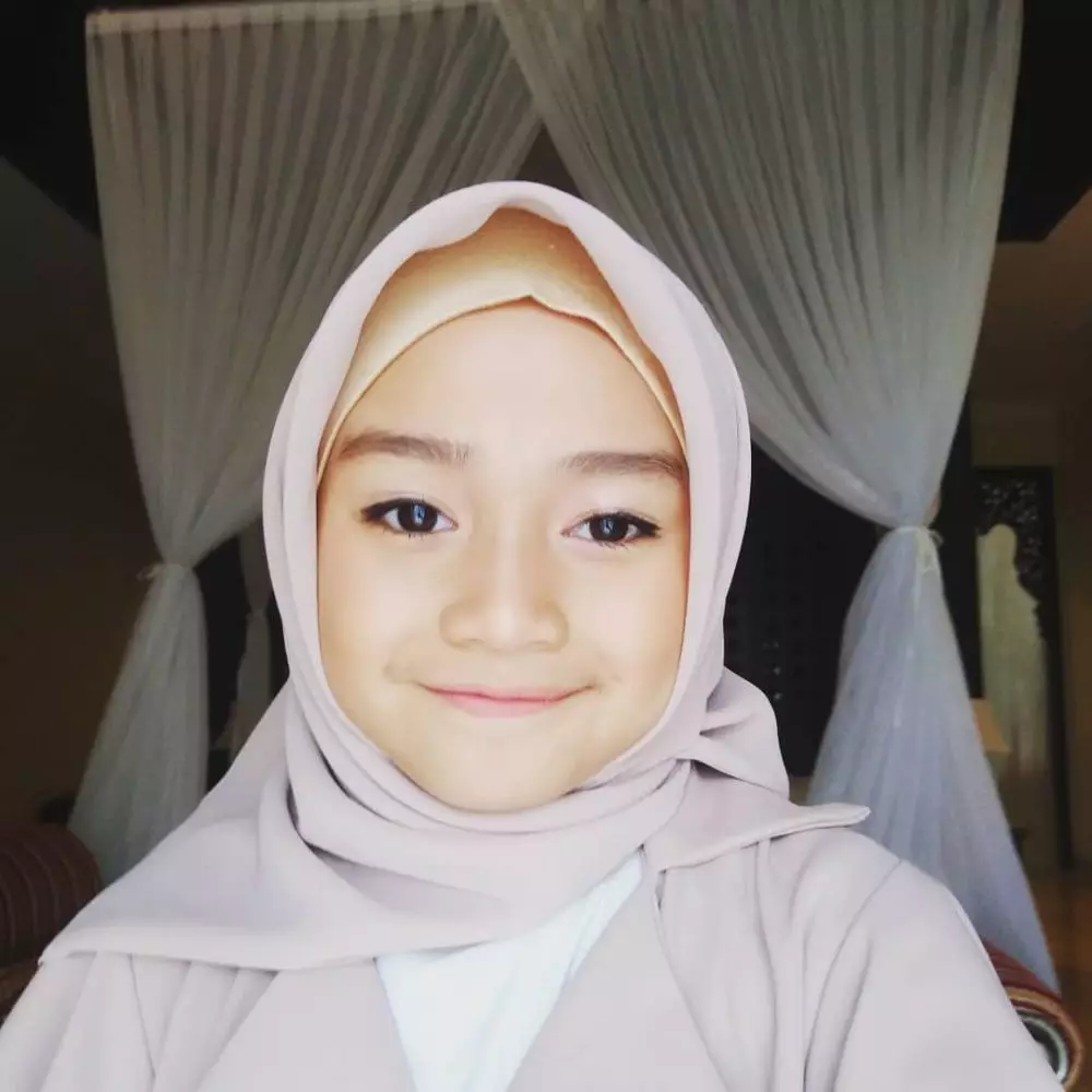 Iyeth Bustami dan tiga putri instagram Iyeth Bustami dan tiga putri instagram