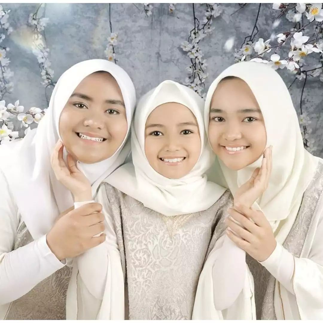 Jarang tersorot, ini 10 pesona tiga putri cantik Iyeth Bustami