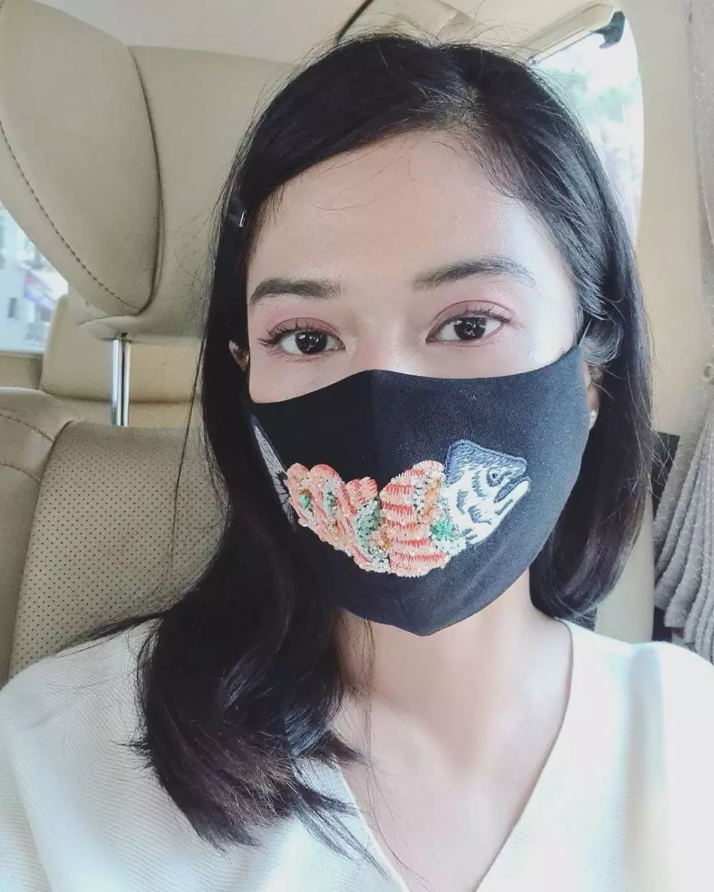 Gaya masker seleb Berbagai sumber 