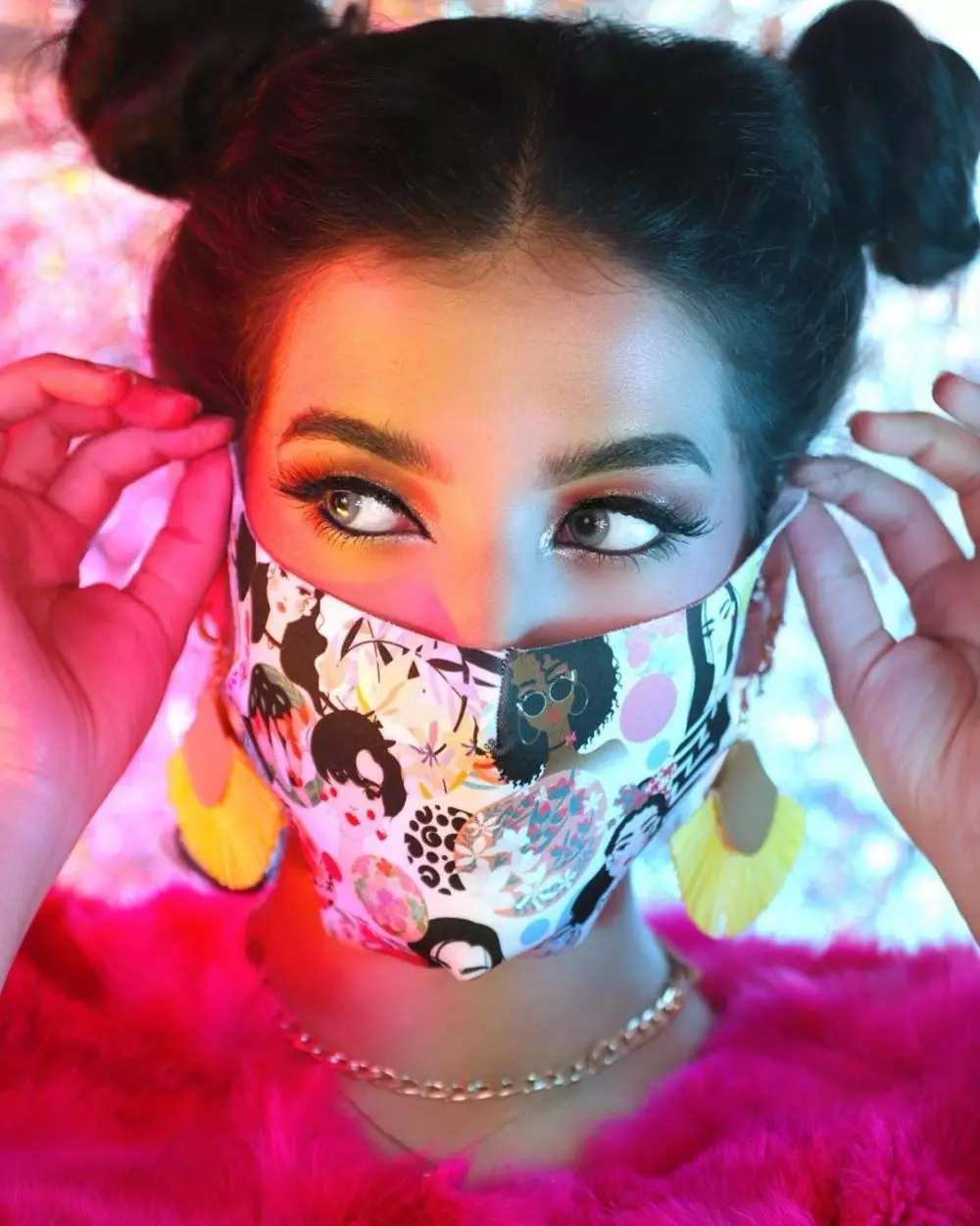 Gaya masker seleb Berbagai sumber 