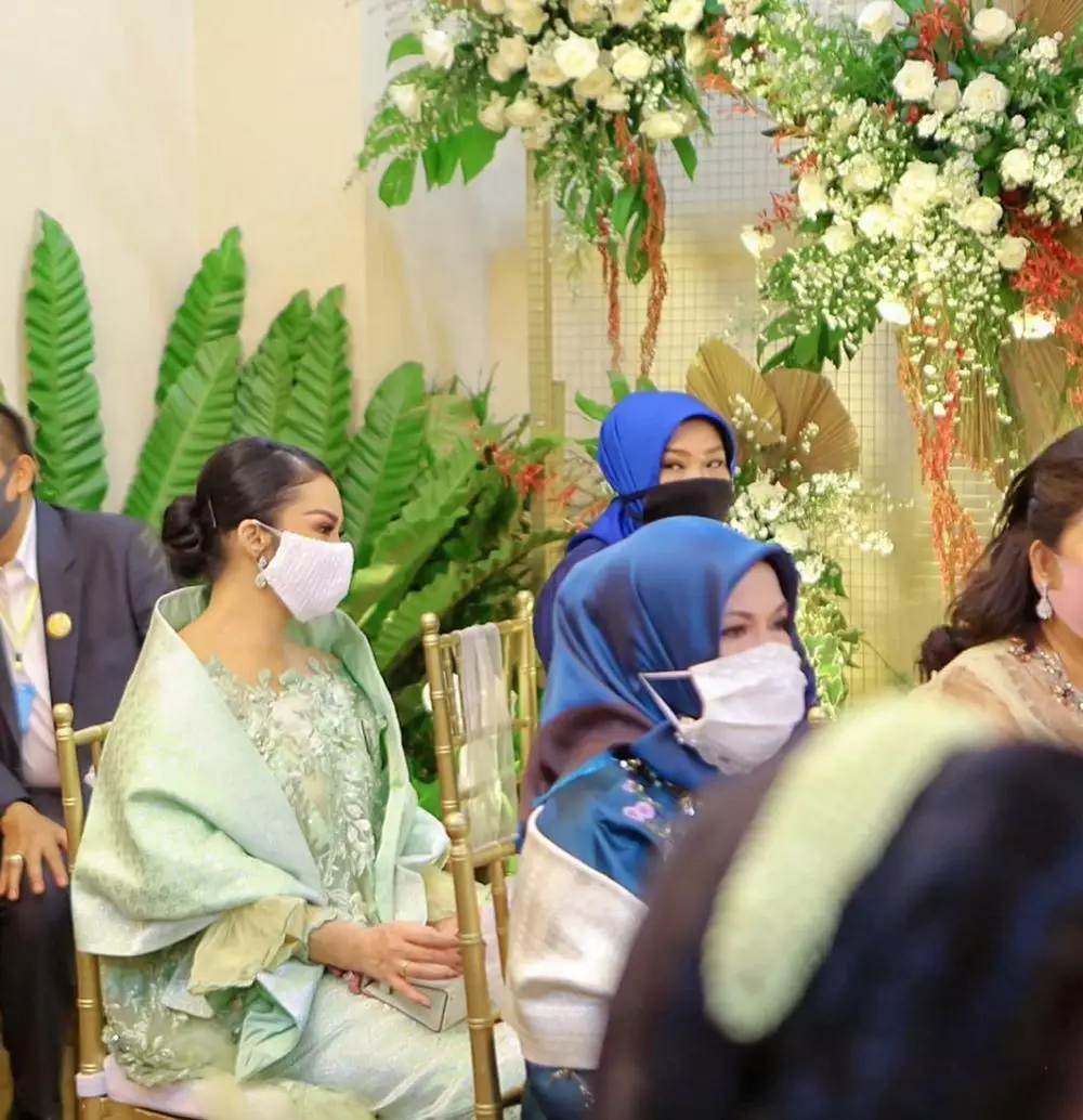 Gaya masker seleb Berbagai sumber 