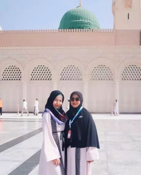 Ghea Indrawari dan sang mama Instagram