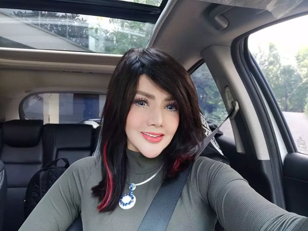 Barbie Kumalasari beda instagram