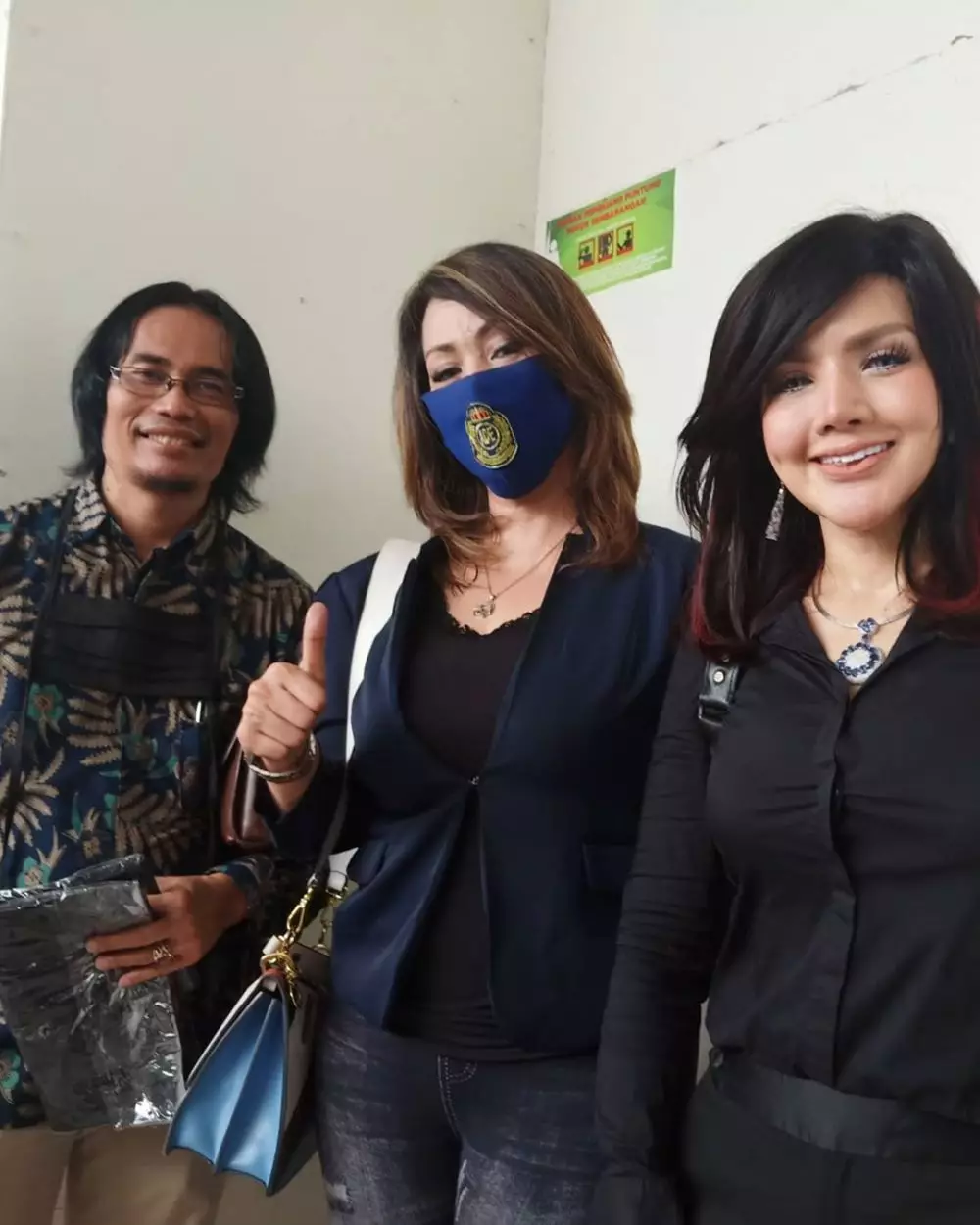 Barbie Kumalasari beda instagram