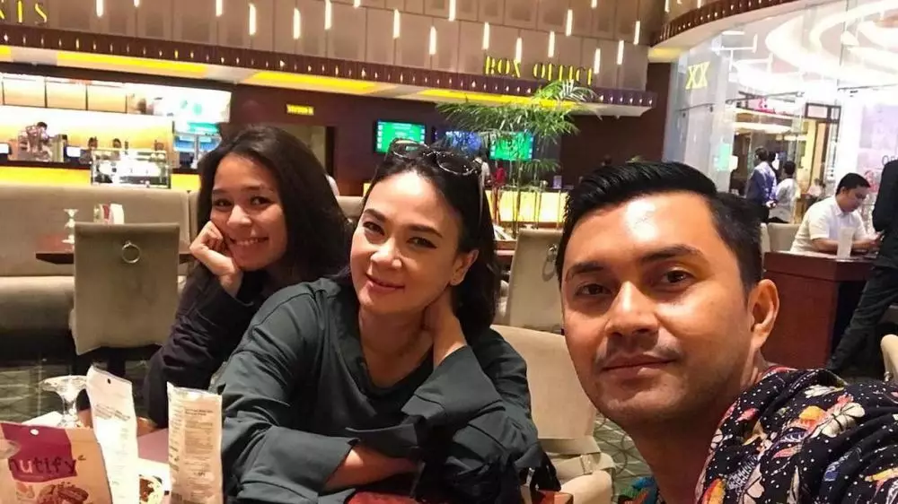 Dian Nitami dan putri angkat instagram Dian Nitami dan putri angkat instagram