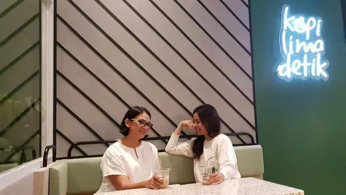 Dian Nitami dan putri angkat instagram Dian Nitami dan putri angkat instagram