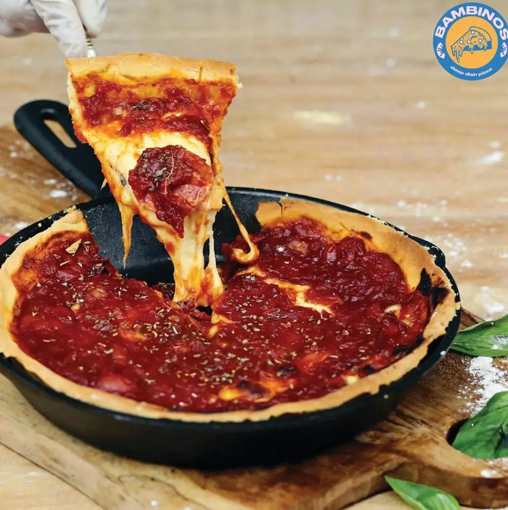 Daffa Wardhana anak Marini Zumarnis masak pizza untuk di jual © 2020 brilio.net