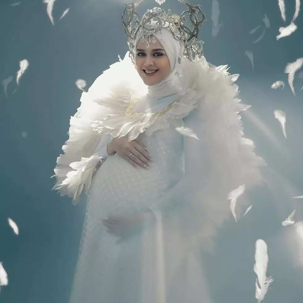 Beda gaya pemotretan maternity 7 pesinetron, curi perhatian