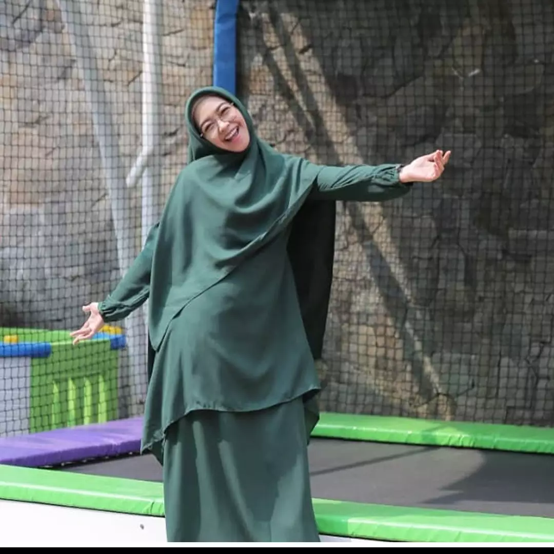 4 Momen Ria Ricis sidang skripsi setelah 4 tahun ditunda