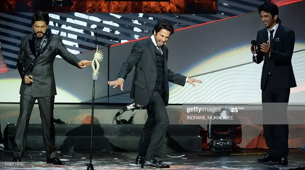  Sushant Singh dan Shahrukh Khan berbagai sumber