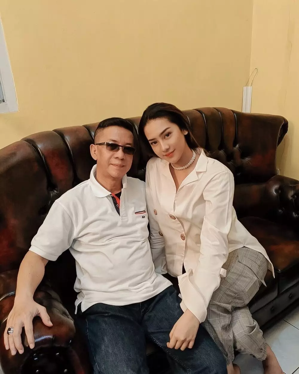 Potret hangat Anya Geraldine dan keluarga Instagram