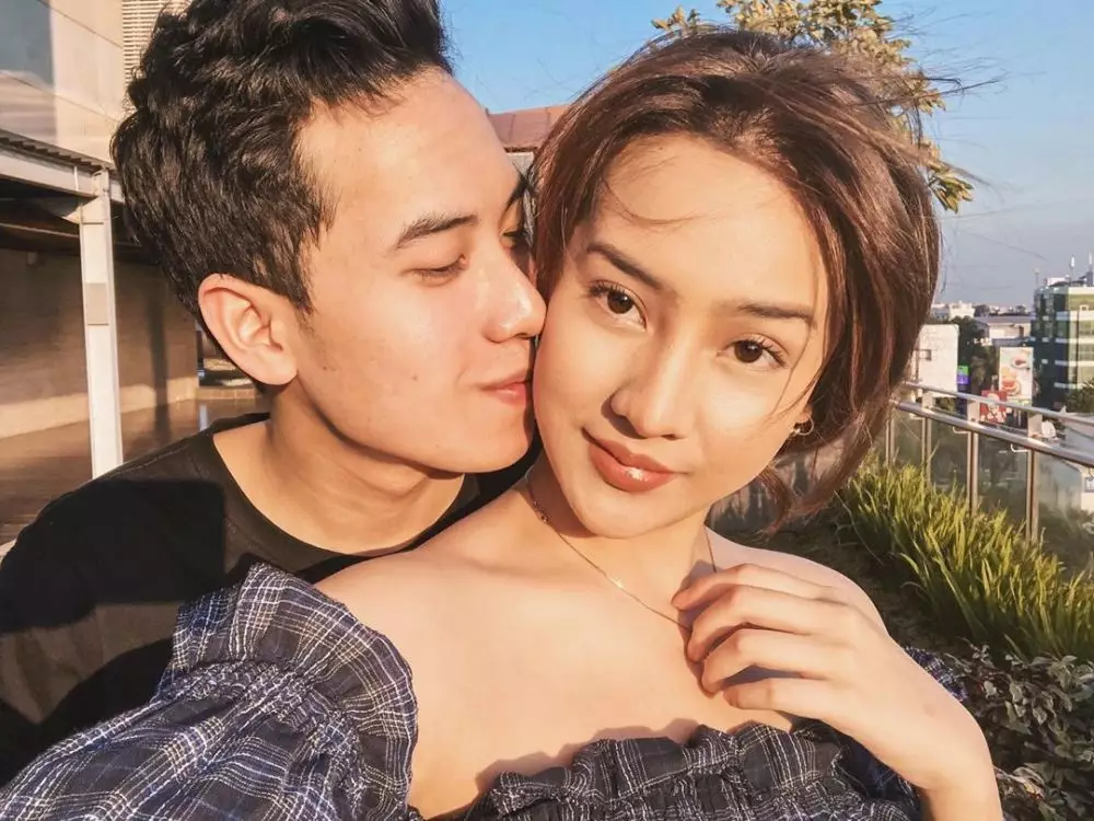 Potret hangat Anya Geraldine dan keluarga Instagram