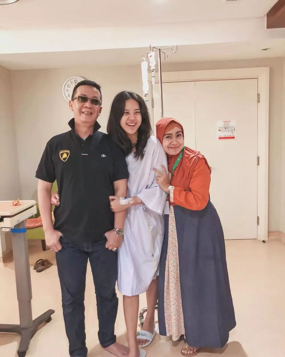Potret hangat Anya Geraldine dan keluarga Instagram