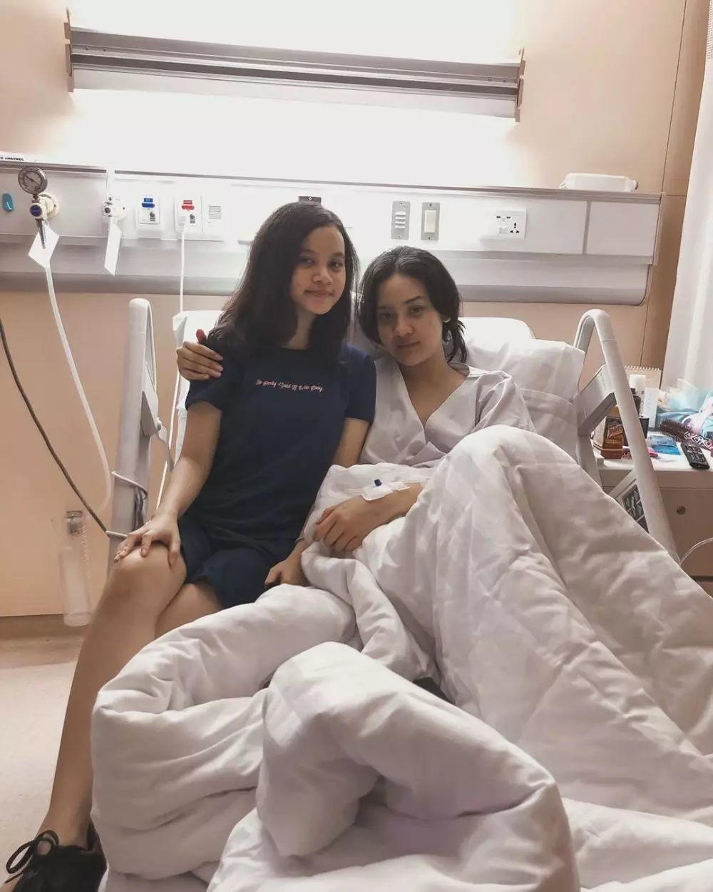 Potret hangat Anya Geraldine dan keluarga Instagram