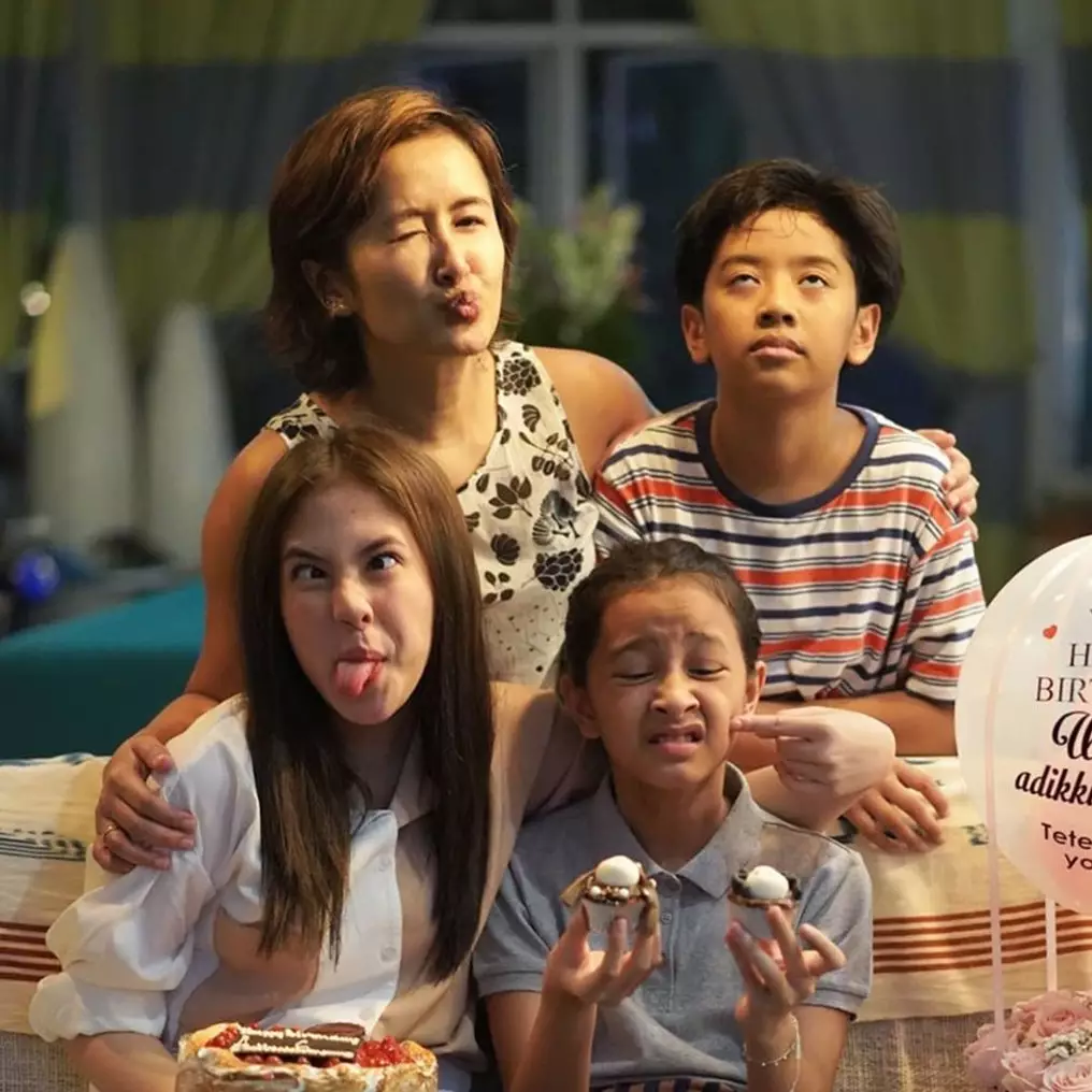 7 Potret ultah Widuri anak Widi Mulia, sederhana dirayakan di rumah