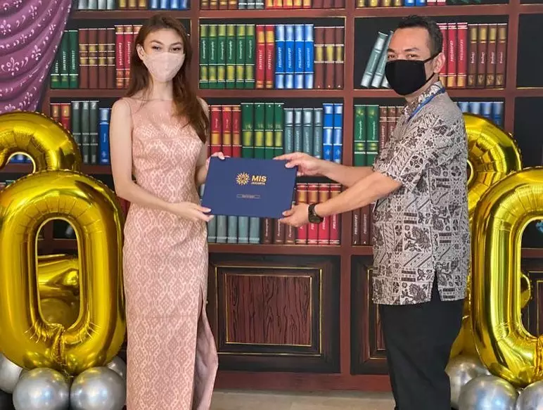 Potret Sasikirana anak Anjasmara lakukan wisuda saat pandemi  © 2020 brilio.net Potret Sasikirana anak Anjasmara lakukan wisuda saat pandemi  © 2020 brilio.net