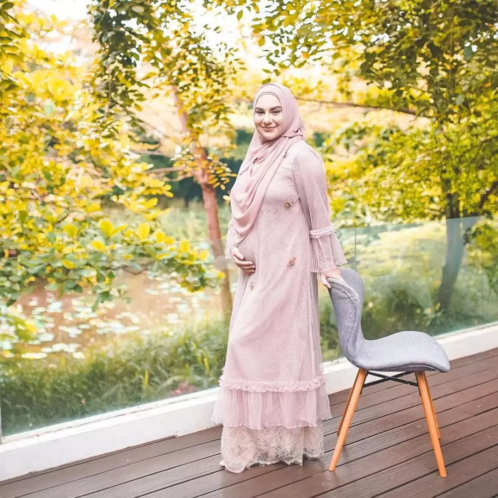 gaya seleb hamil anak pertama ada Asmirandah © 2020 brilio.net