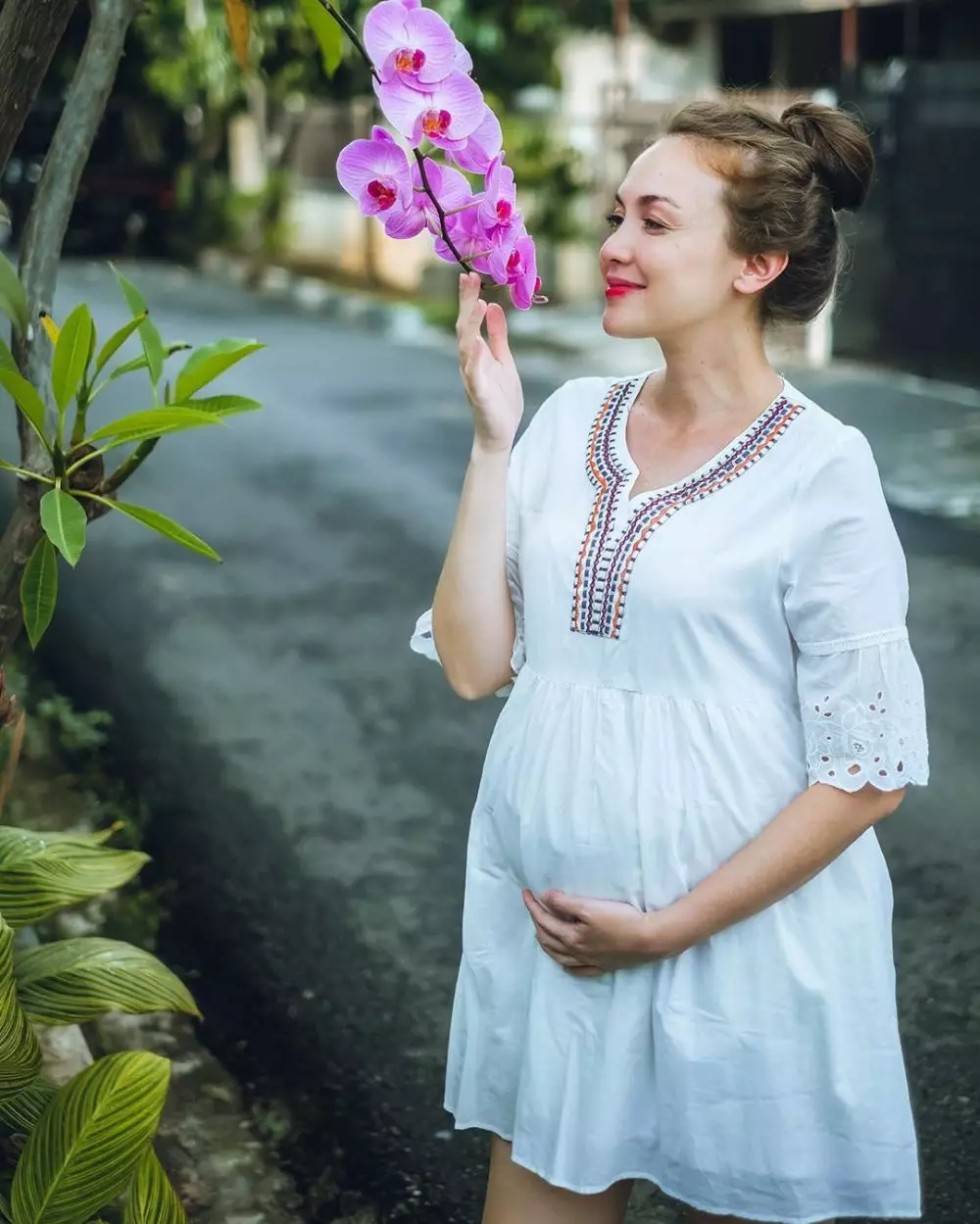 gaya seleb hamil anak pertama ada Asmirandah © 2020 brilio.net