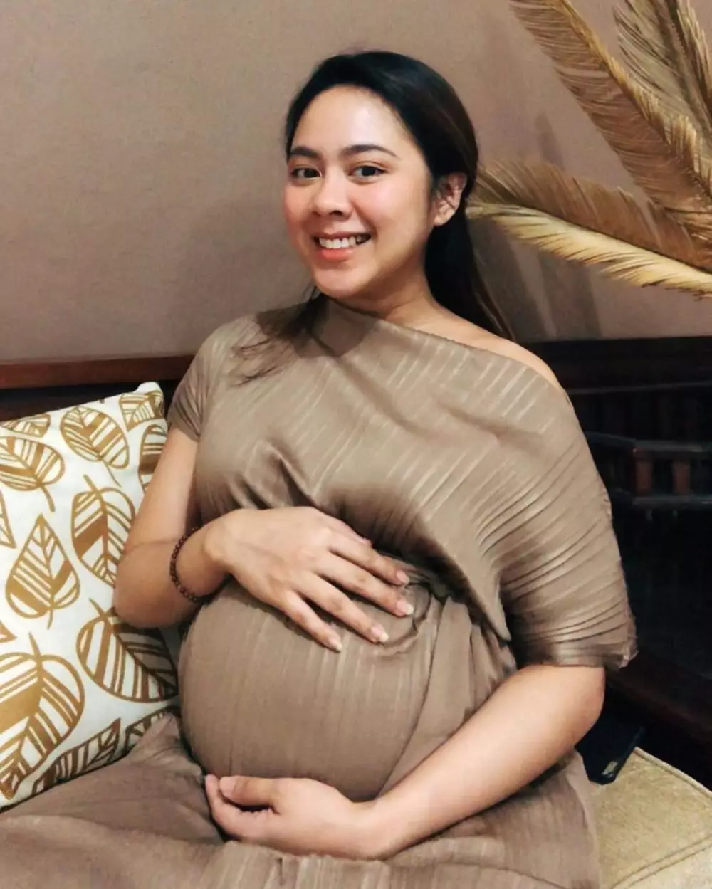 gaya seleb hamil anak pertama ada Asmirandah © 2020 brilio.net