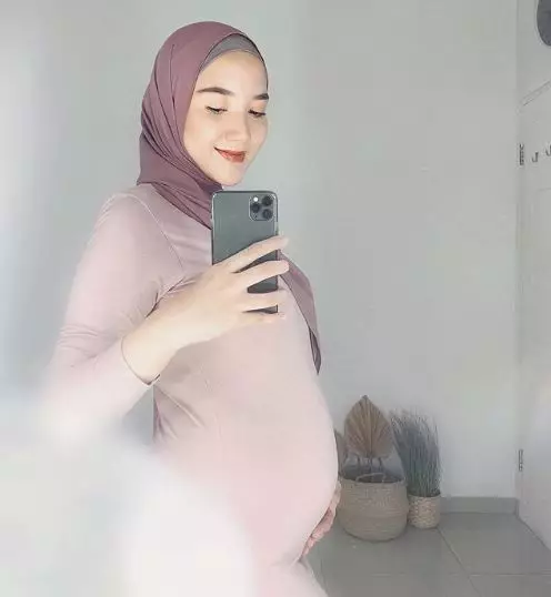 gaya seleb hamil anak pertama ada Asmirandah © 2020 brilio.net